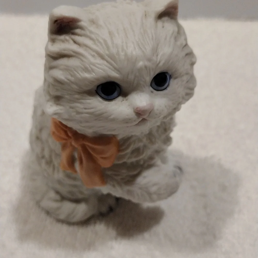 Vintage, Homco porcelain cat with pink bow. - Picture 2 of 4